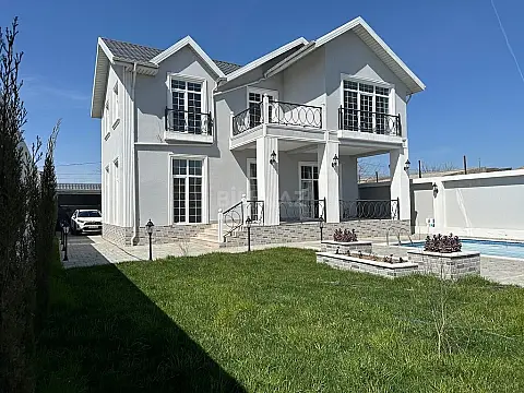 Satılır 5 otaqlı həyət evi 300 m²