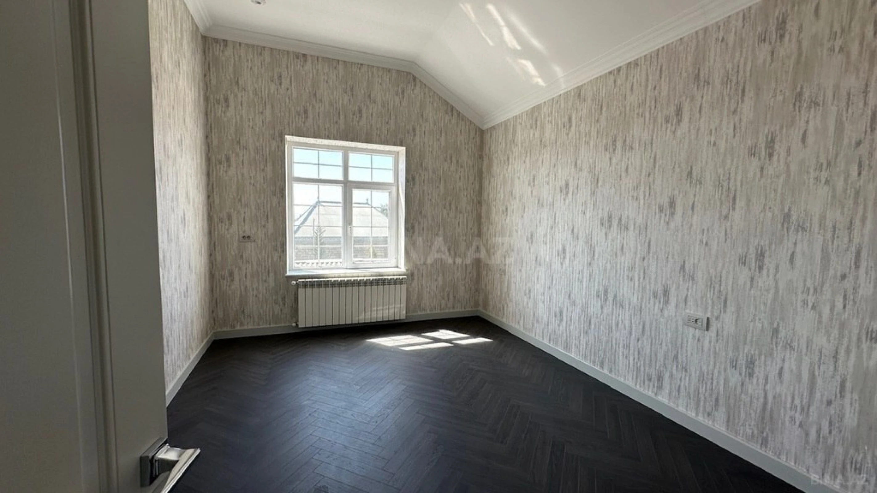 Satılır 5 otaqlı həyət evi 300 m²
