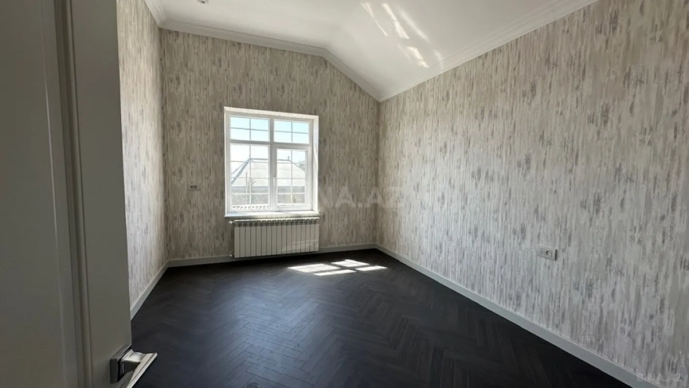 Satılır 5 otaqlı həyət evi 300 m²