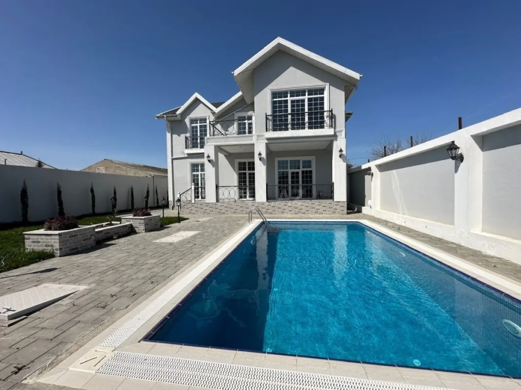 Satılır 5 otaqlı həyət evi 300 m²