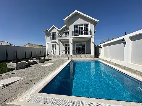 Satılır 5 otaqlı həyət evi 300 m²