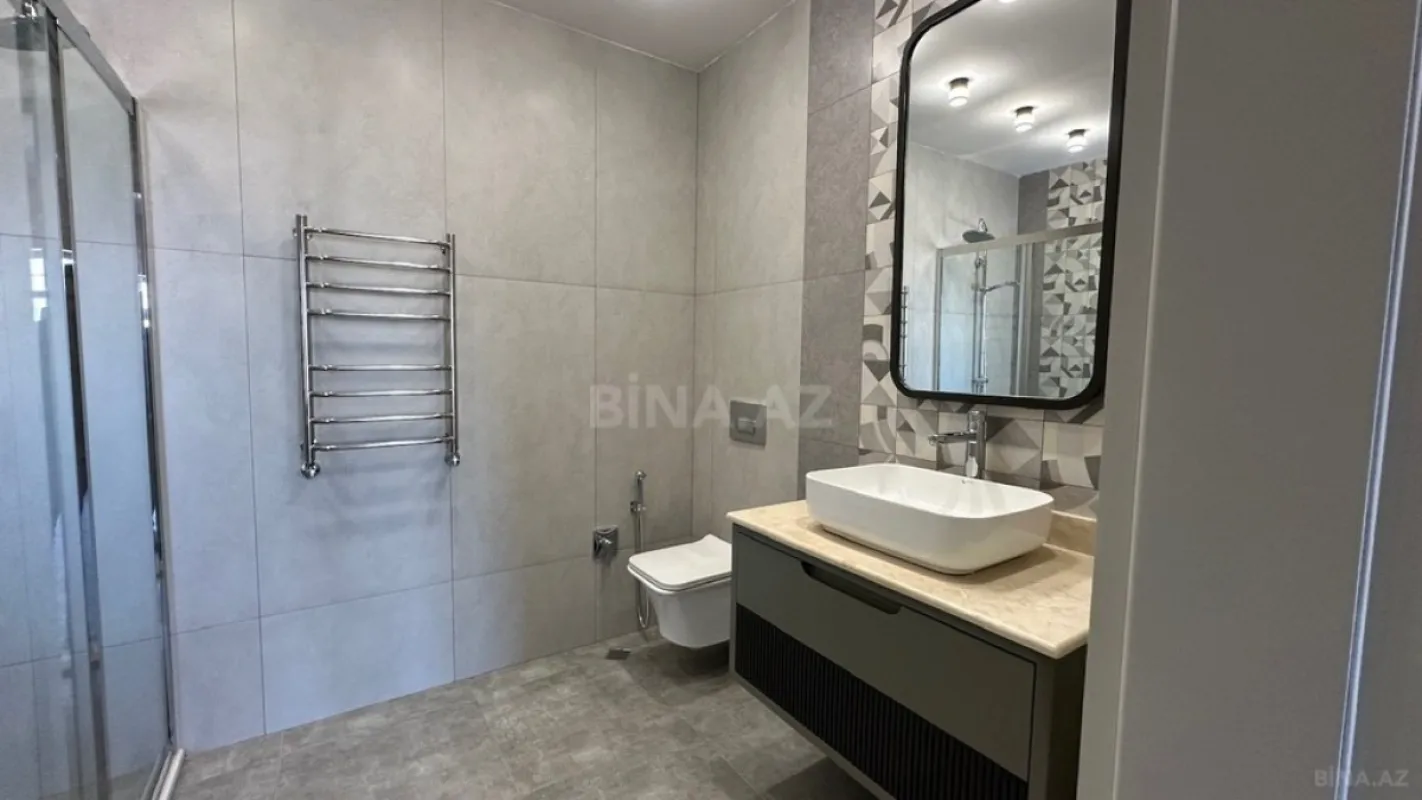 Satılır 5 otaqlı həyət evi 300 m²