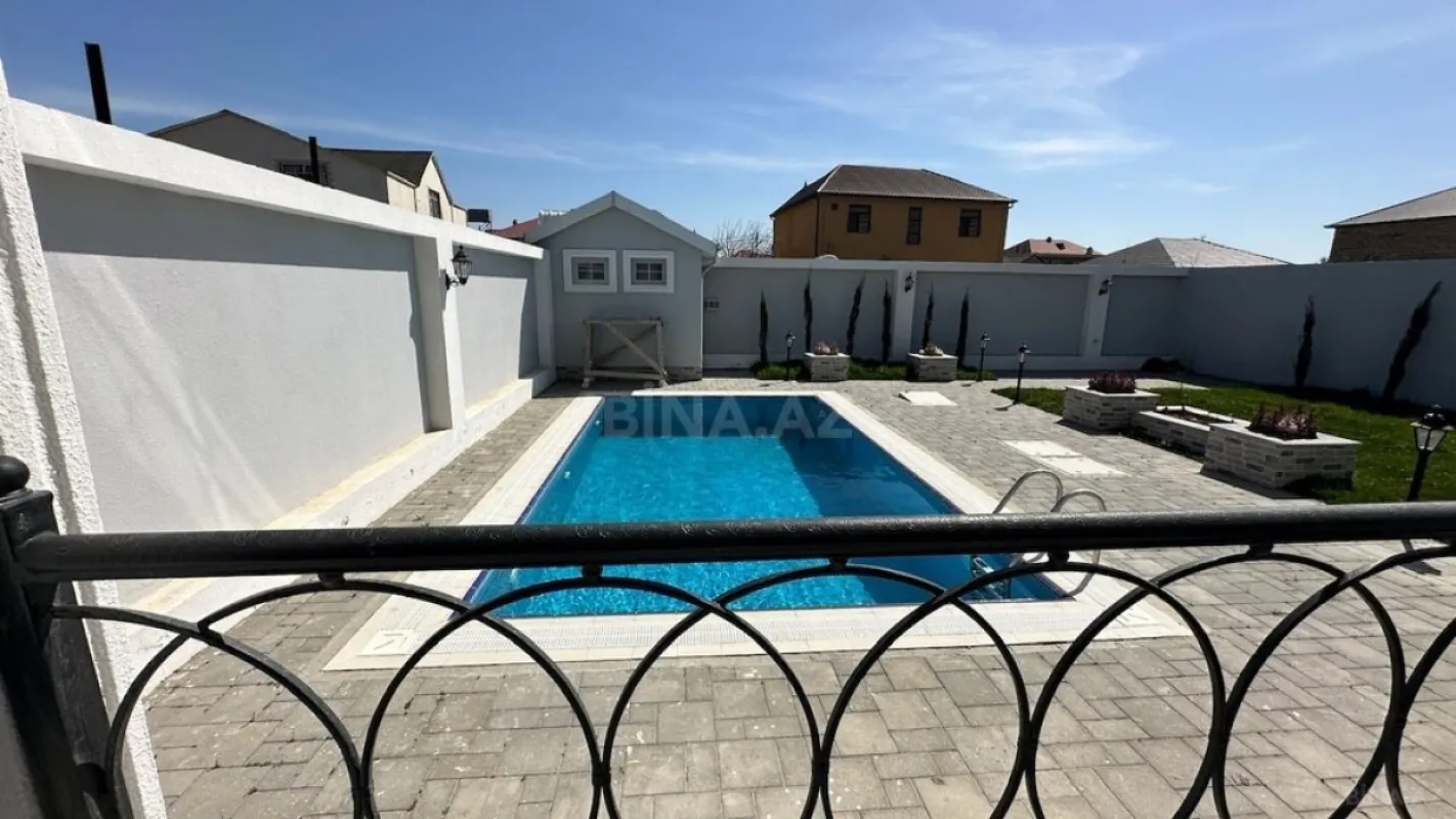 Satılır 5 otaqlı həyət evi 300 m²