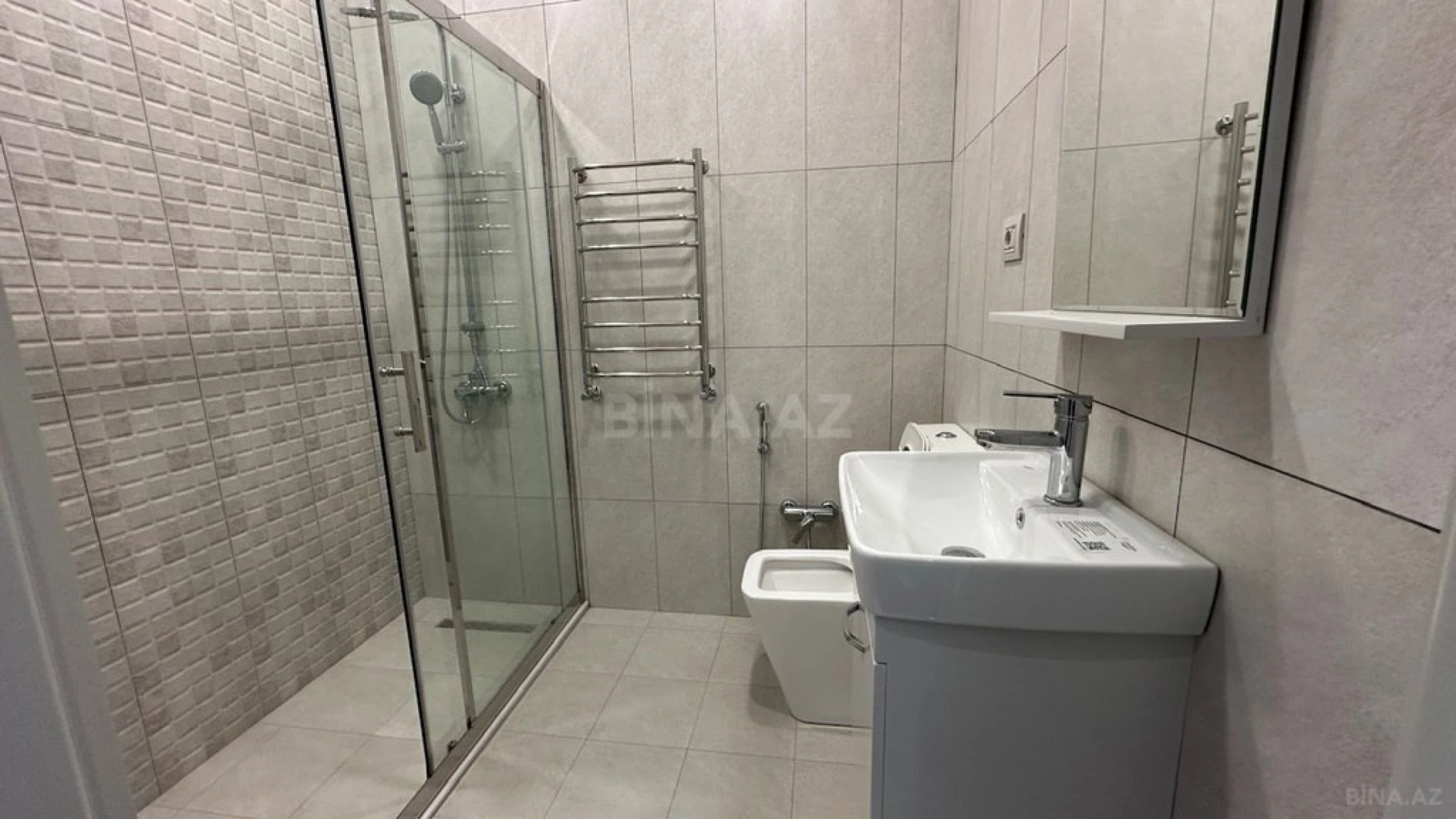 Satılır 5 otaqlı həyət evi 300 m²