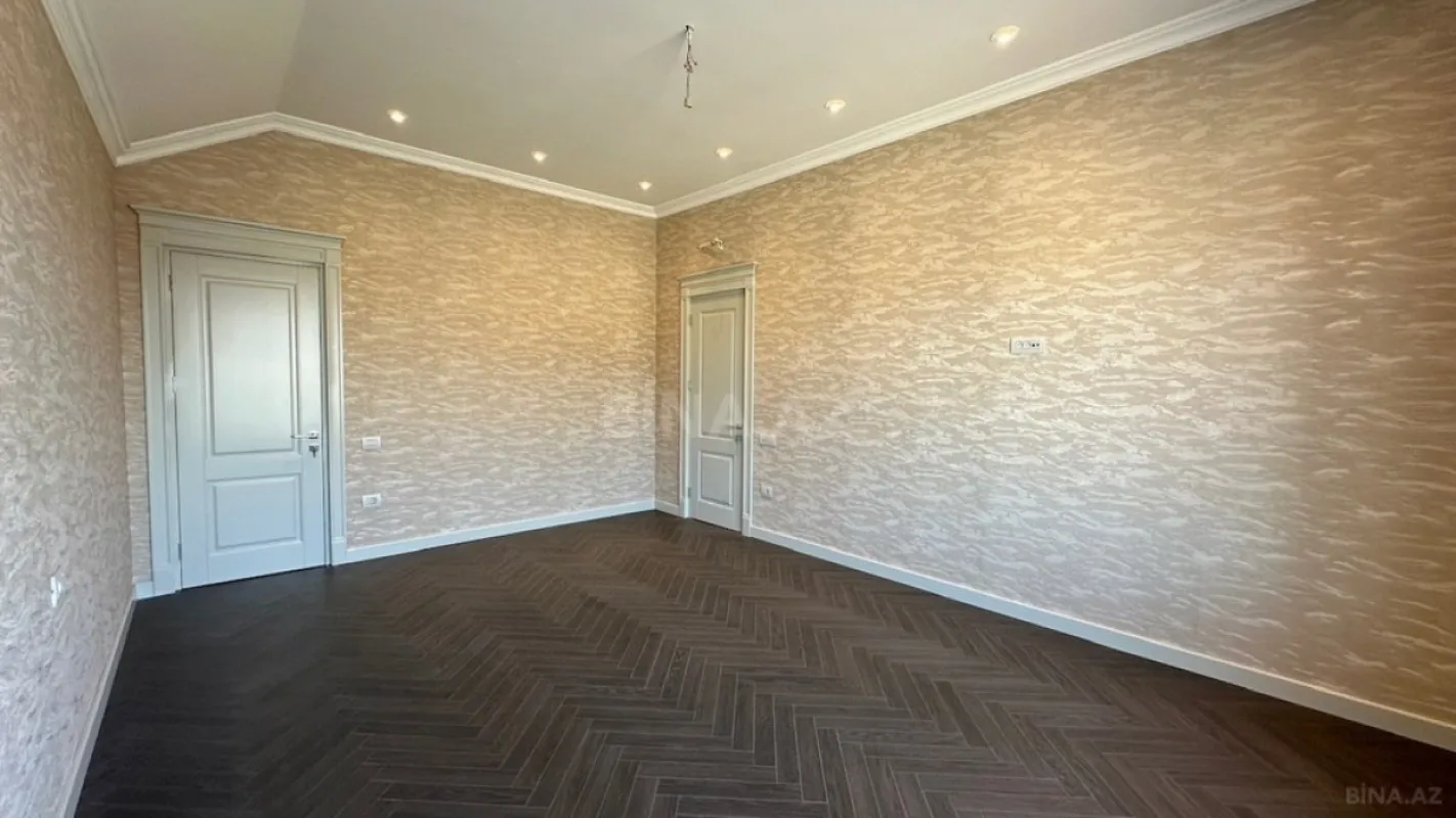Satılır 5 otaqlı həyət evi 300 m²
