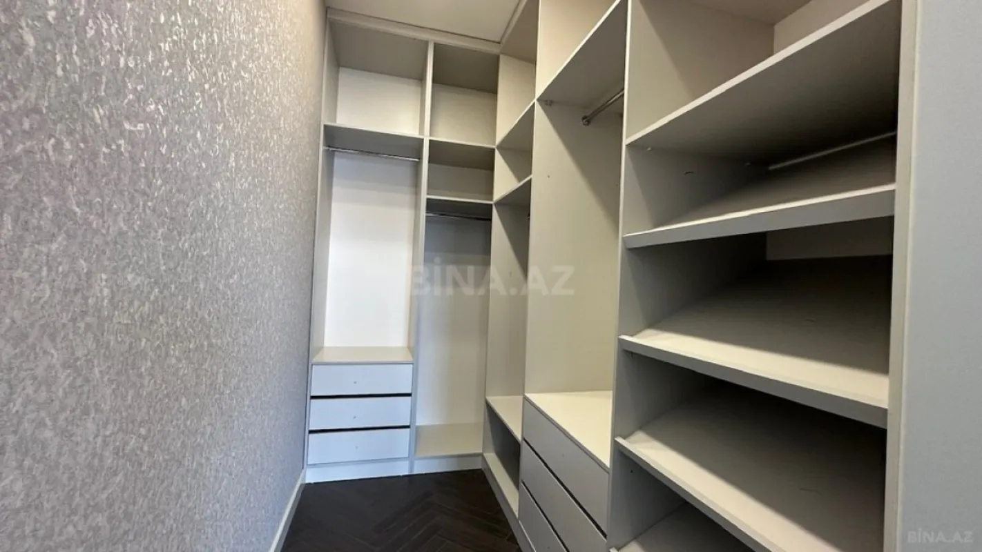 Satılır 5 otaqlı həyət evi 300 m²