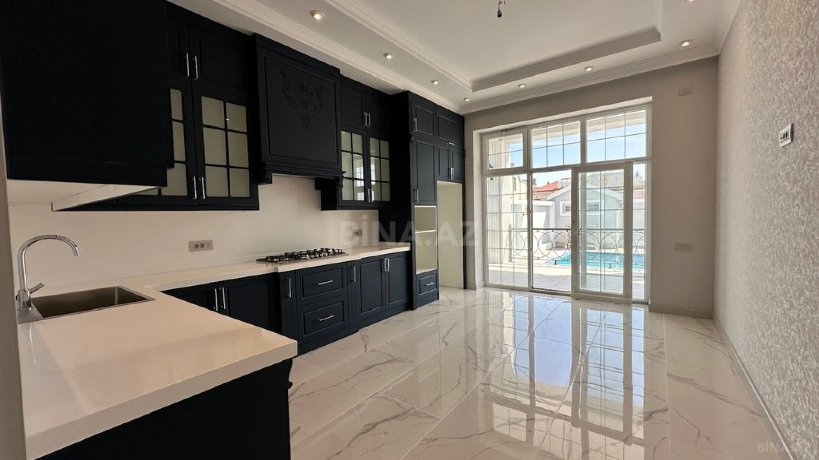 Satılır 5 otaqlı həyət evi 300 m²