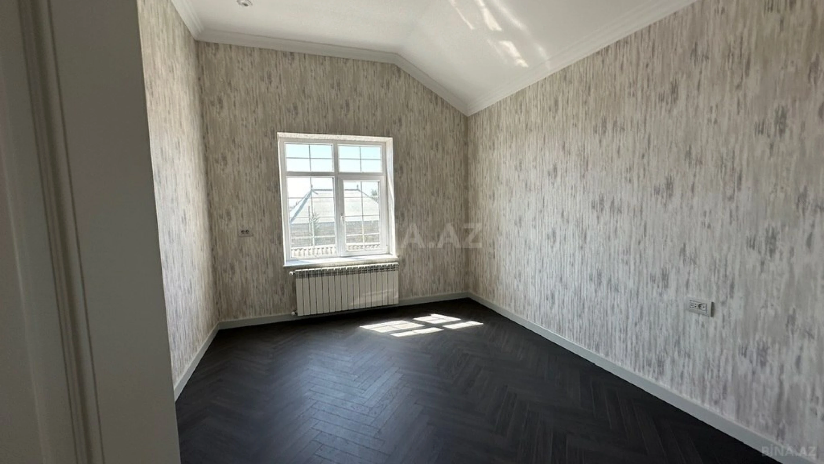 Satılır 5 otaqlı həyət evi 300 m²