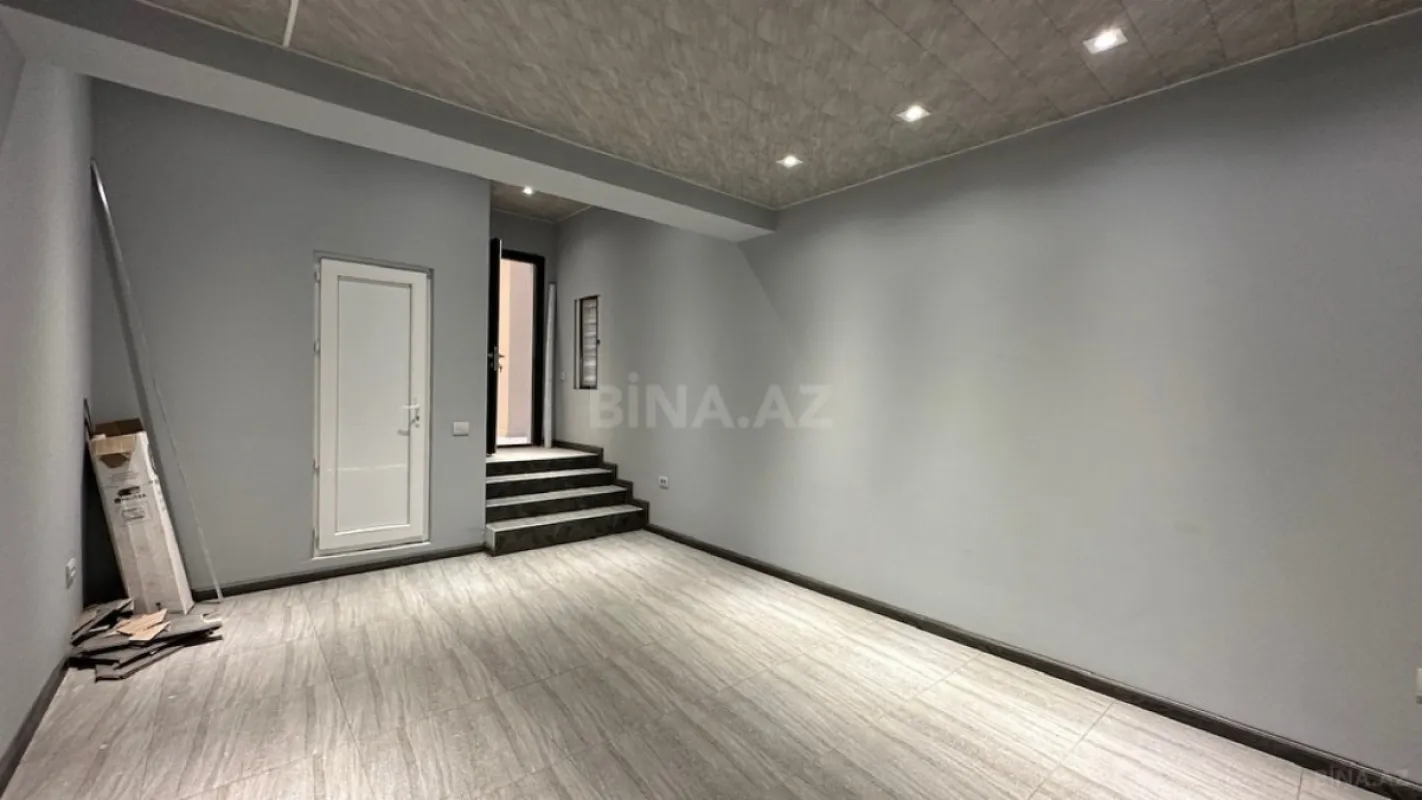 Satılır 5 otaqlı həyət evi 300 m²