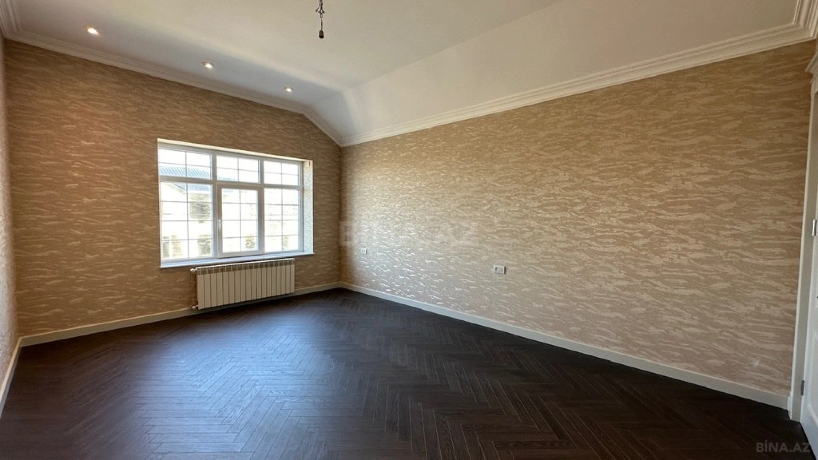 Satılır 5 otaqlı həyət evi 300 m²
