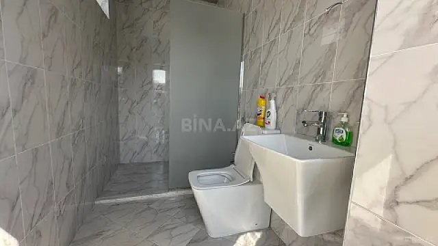 Satılır 5 otaqlı həyət evi 300 m²