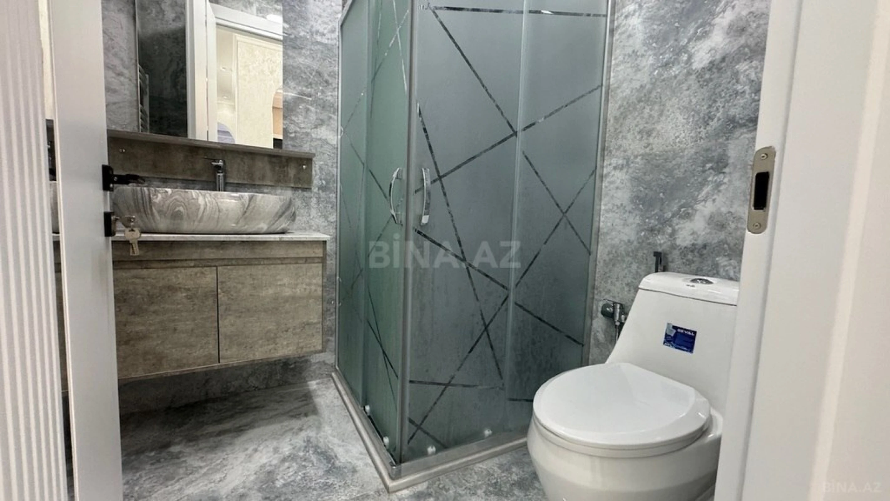 Satılır 5 otaqlı həyət evi 220 m²
