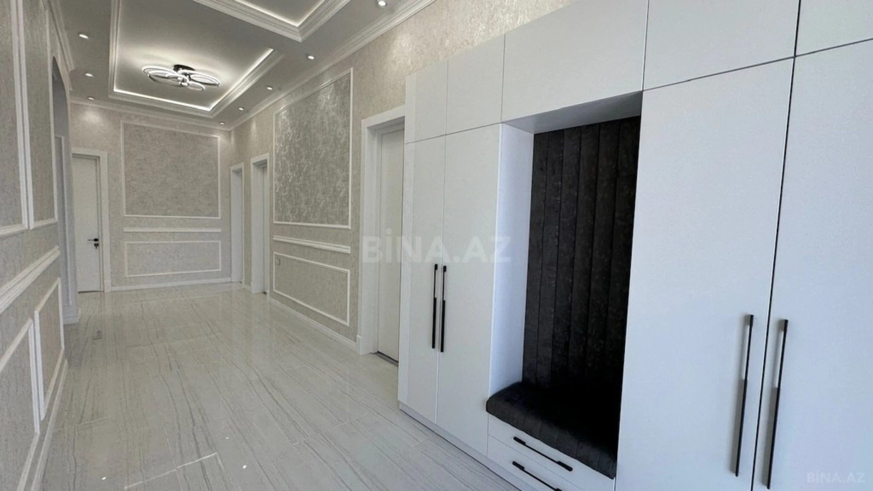 Satılır 5 otaqlı həyət evi 220 m²
