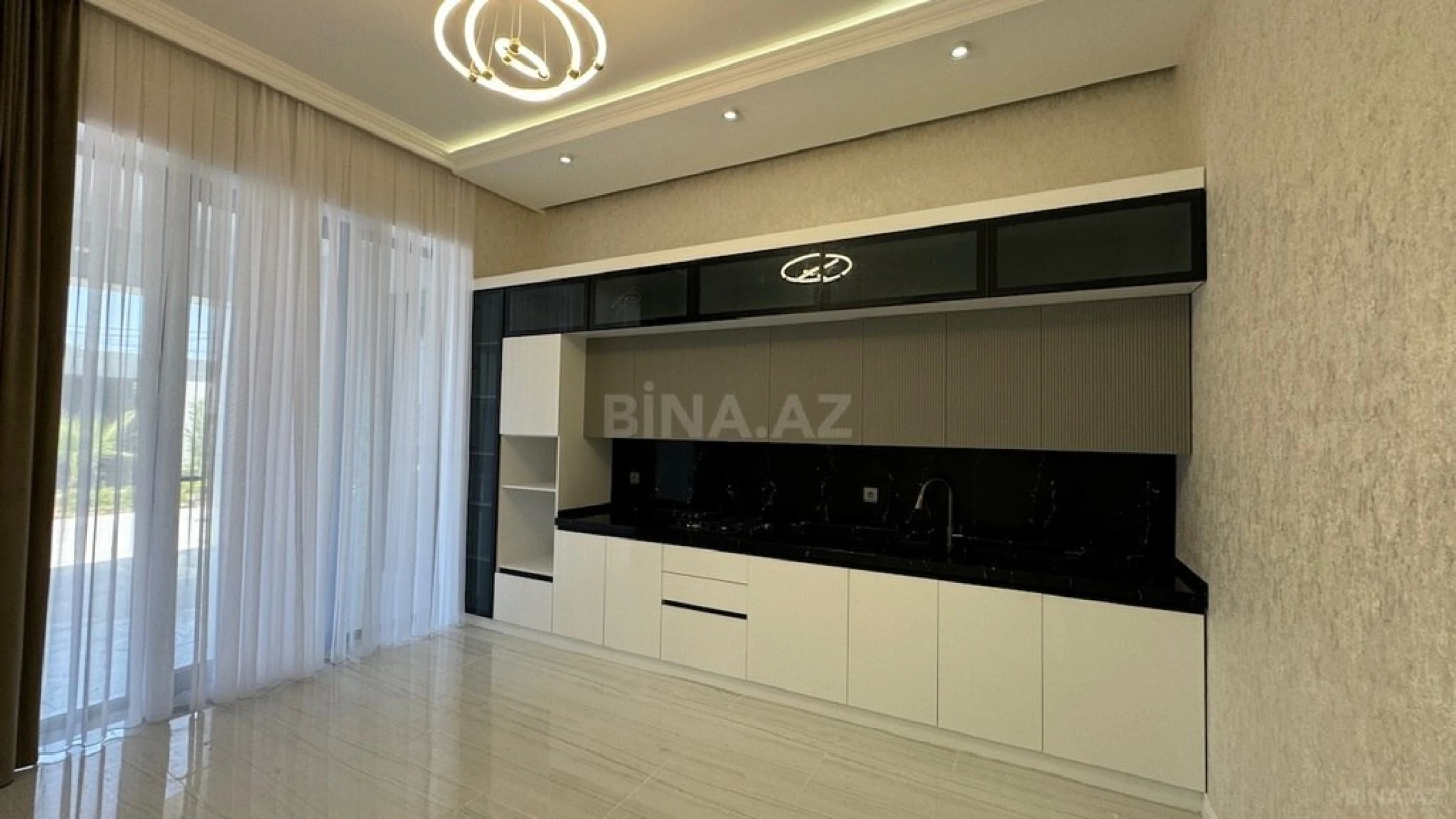 Satılır 5 otaqlı həyət evi 220 m²