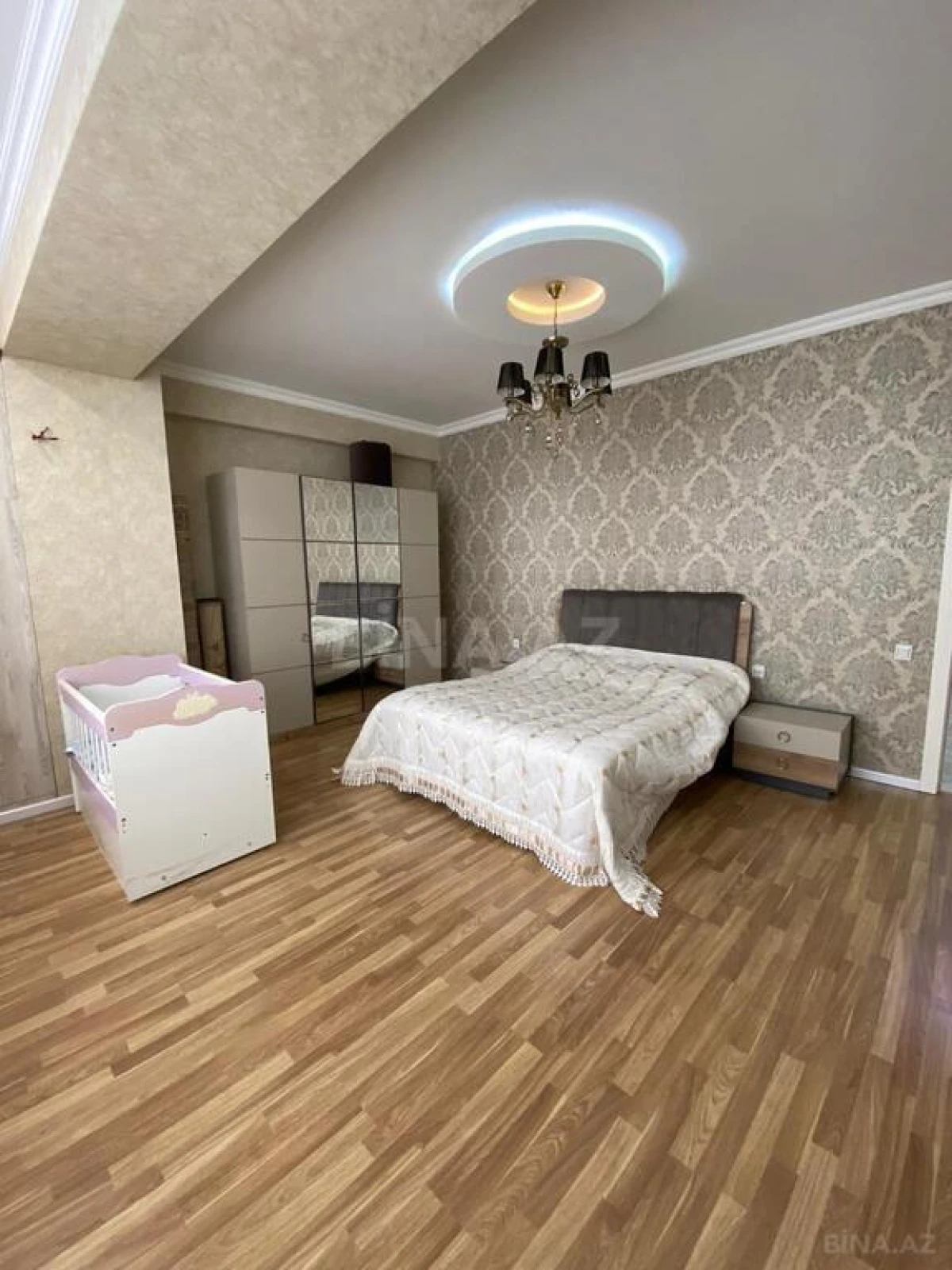 Satılır 3 otaqlı mənzil 150 m²