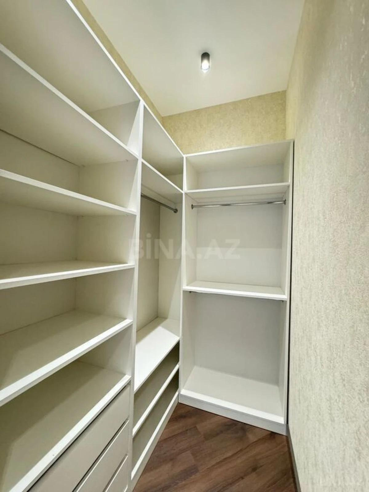 Satılır 6 otaqlı həyət evi 600 m²