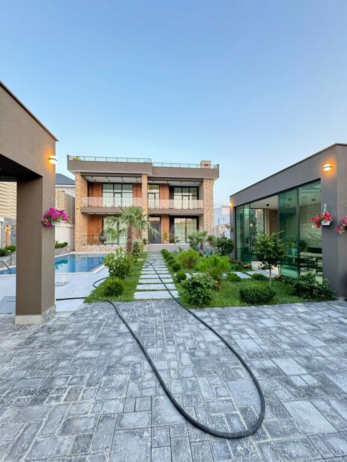 Satılır 6 otaqlı həyət evi 600 m²