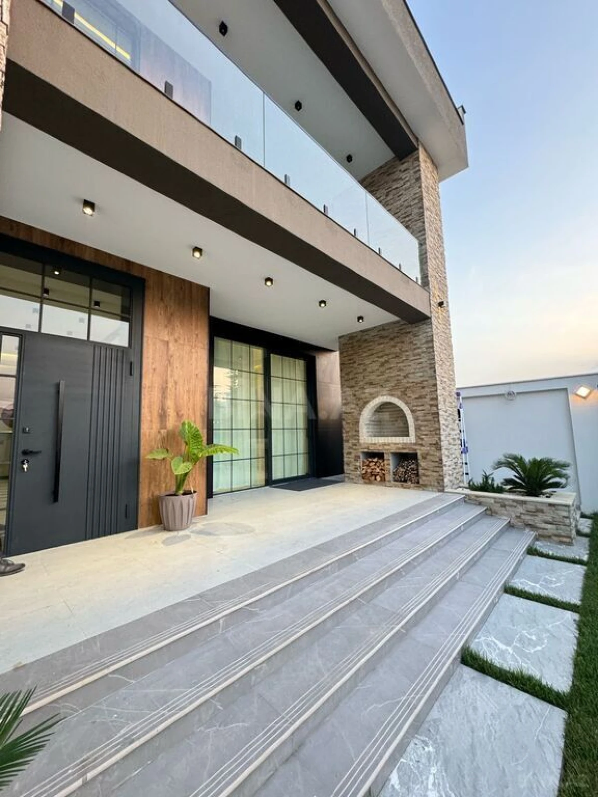 Satılır 6 otaqlı həyət evi 600 m²