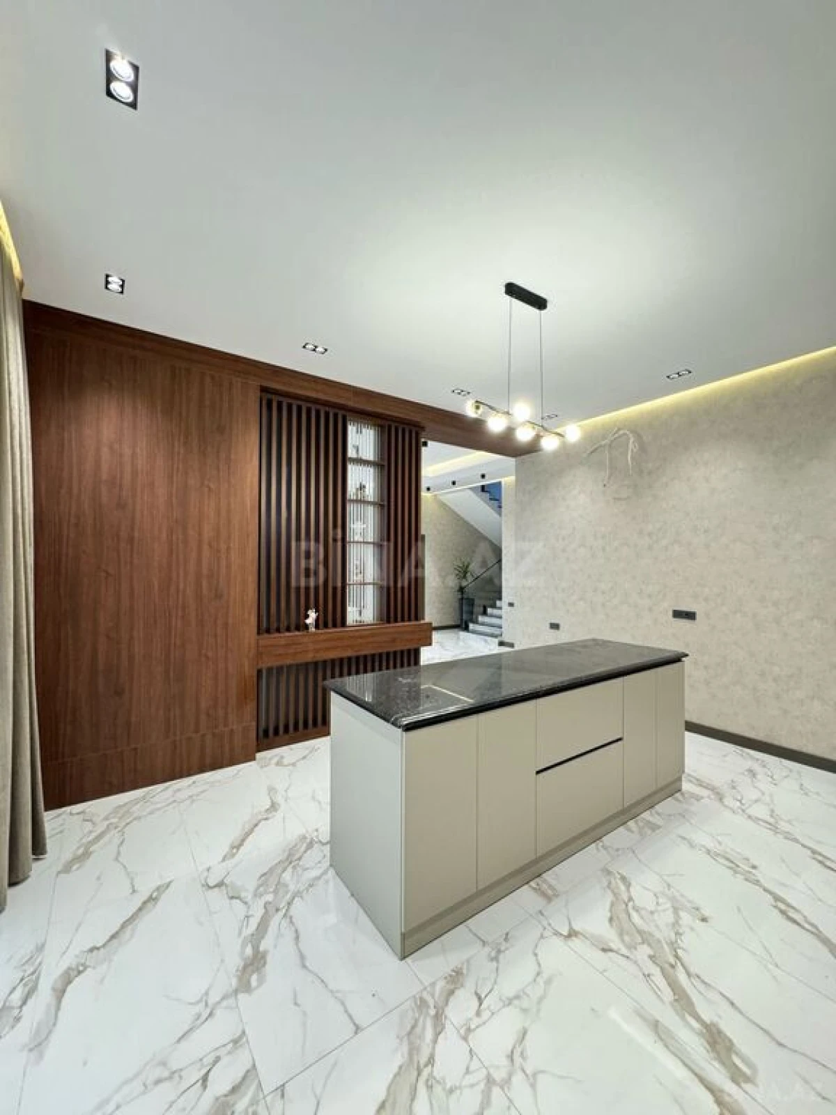 Satılır 6 otaqlı həyət evi 600 m²