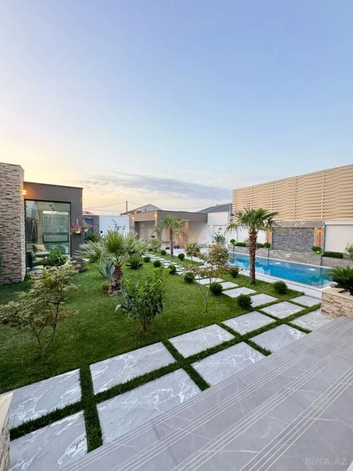 Satılır 6 otaqlı həyət evi 600 m²