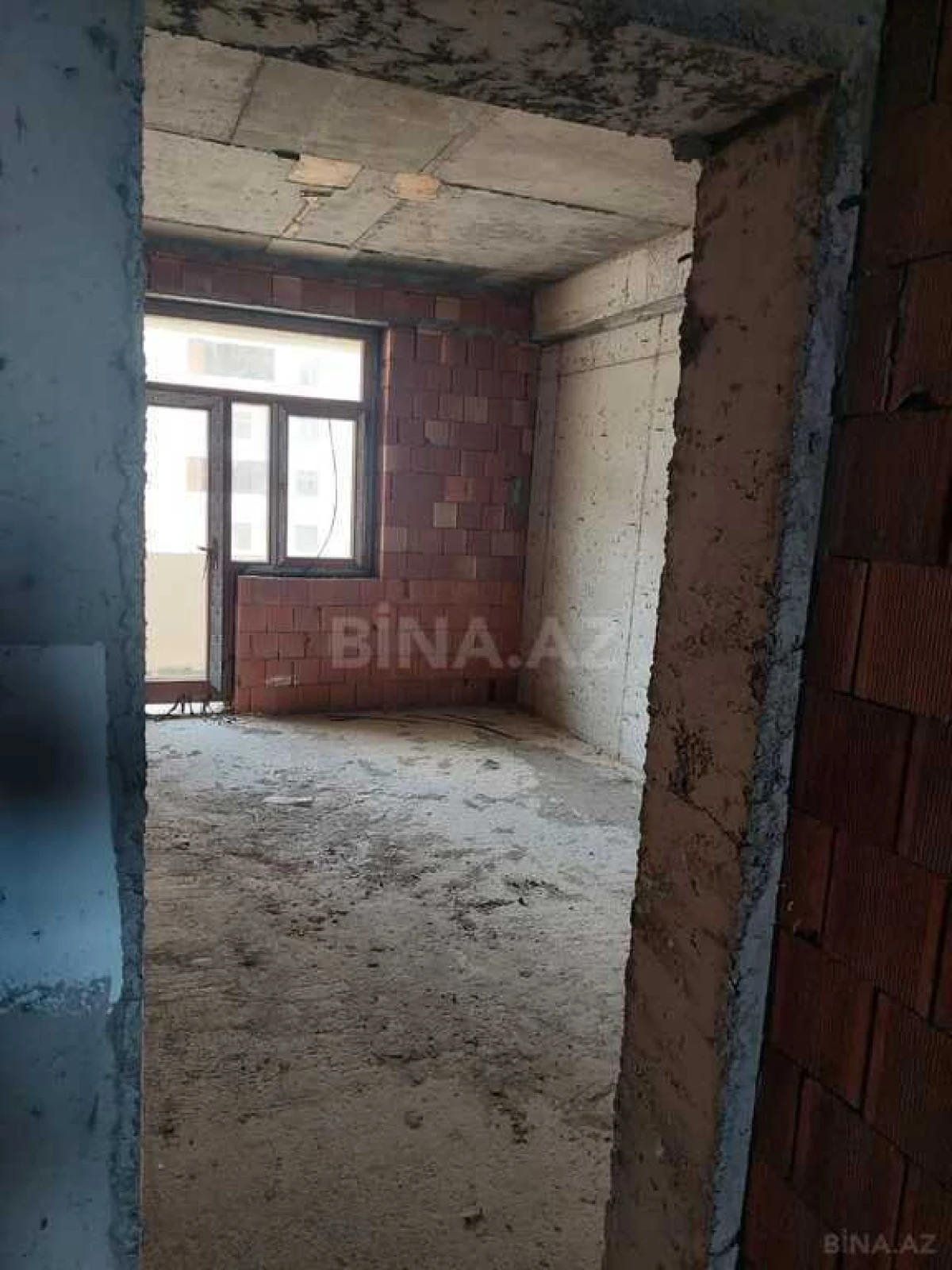 Satılır 2 otaqlı mənzil 102.5 m²