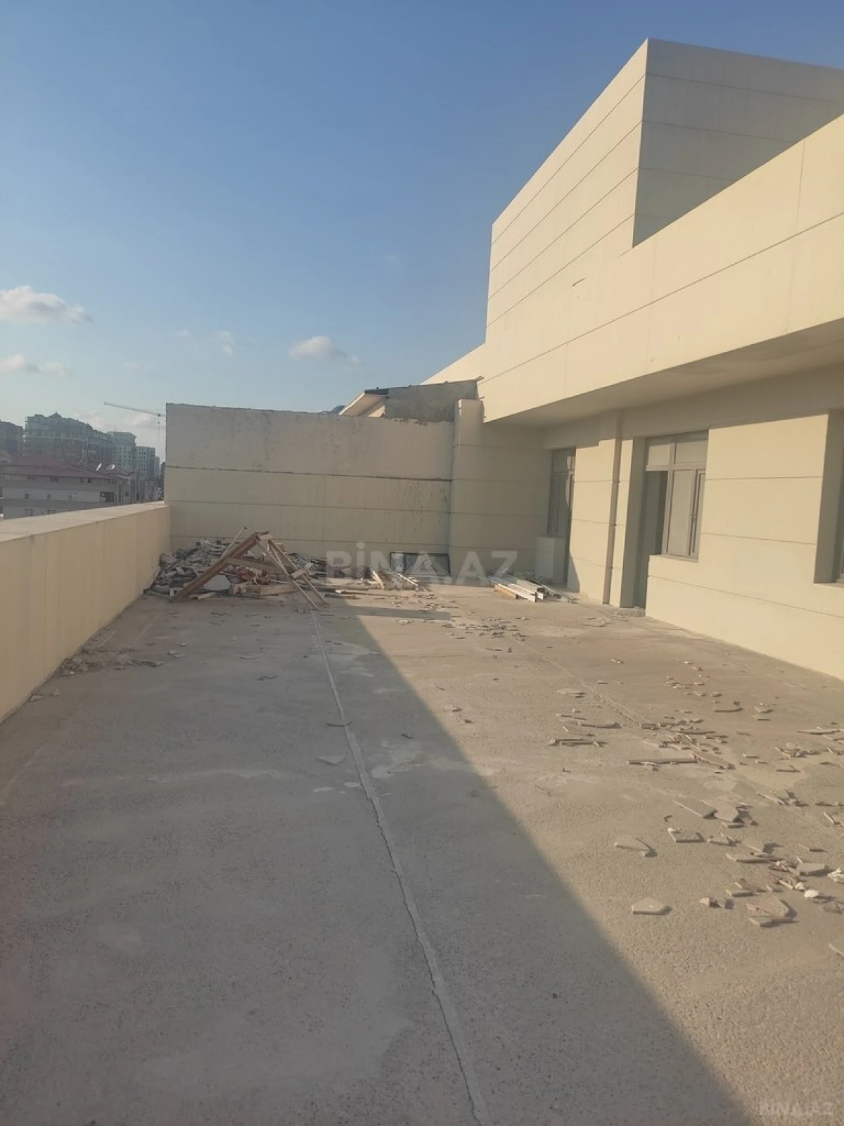 Satılır 4 otaqlı mənzil 312 m²