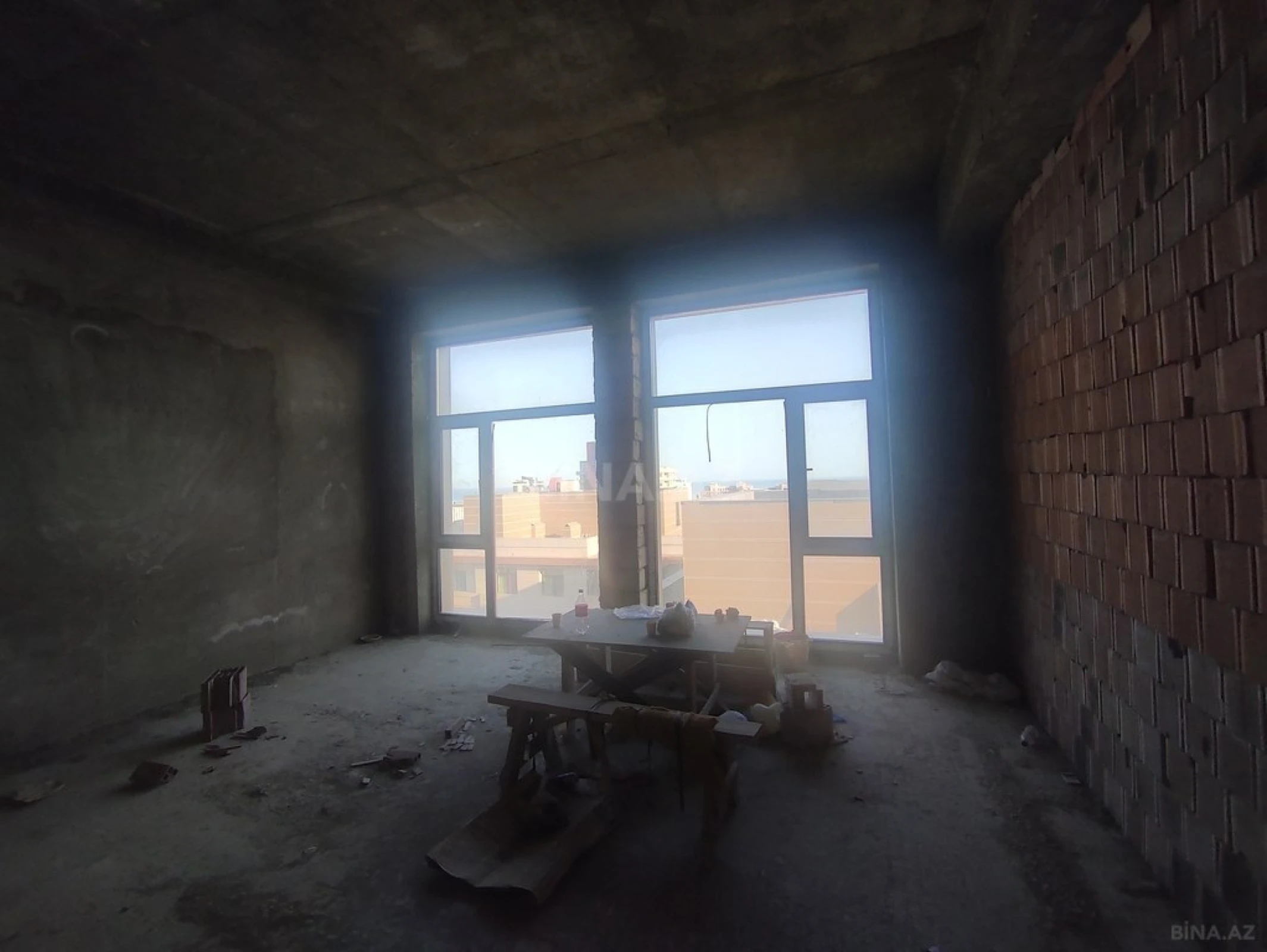 Satılır 4 otaqlı mənzil 312 m²