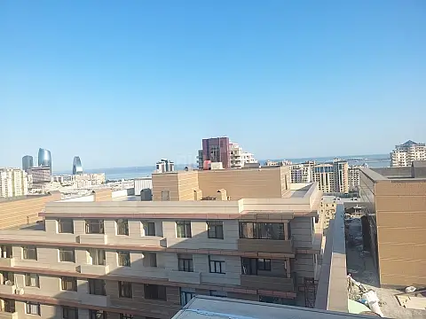 Satılır 4 otaqlı mənzil 312 m²