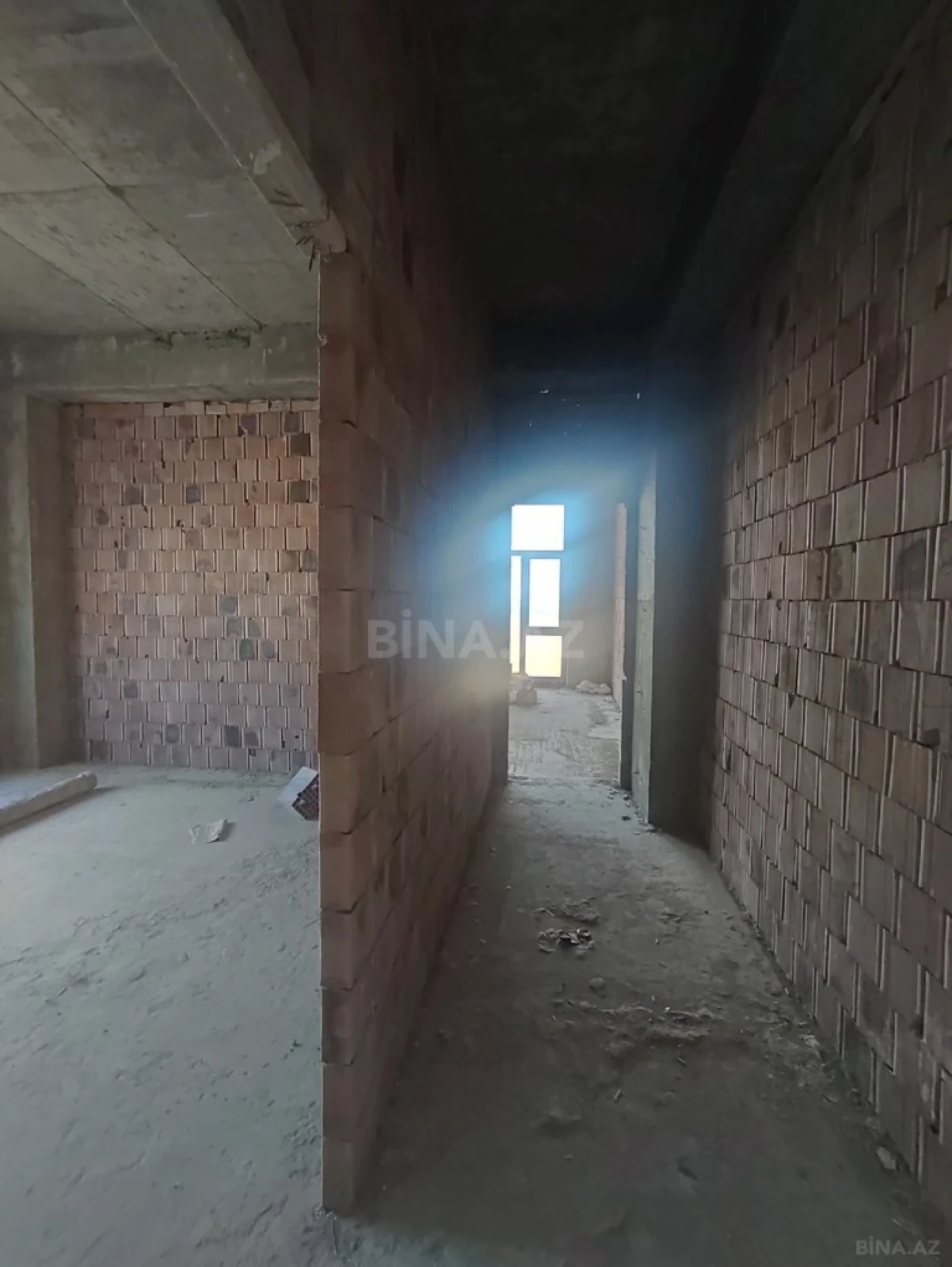 Satılır 4 otaqlı mənzil 312 m²