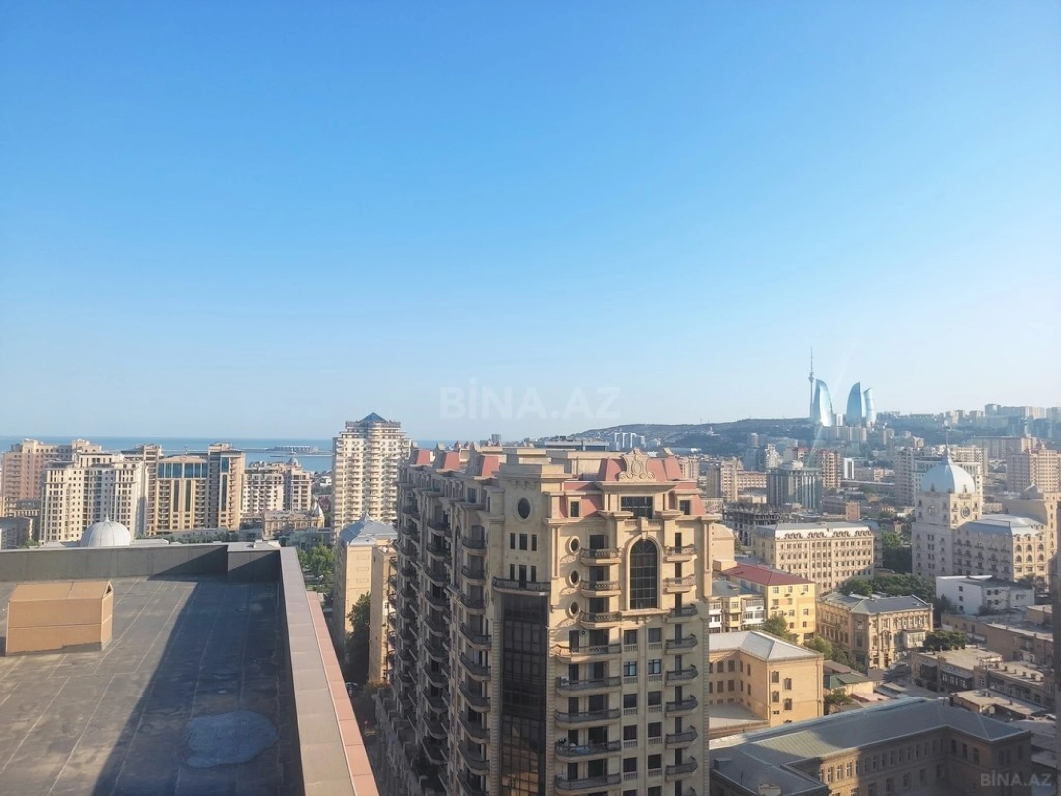 Satılır 4 otaqlı mənzil 312 m²