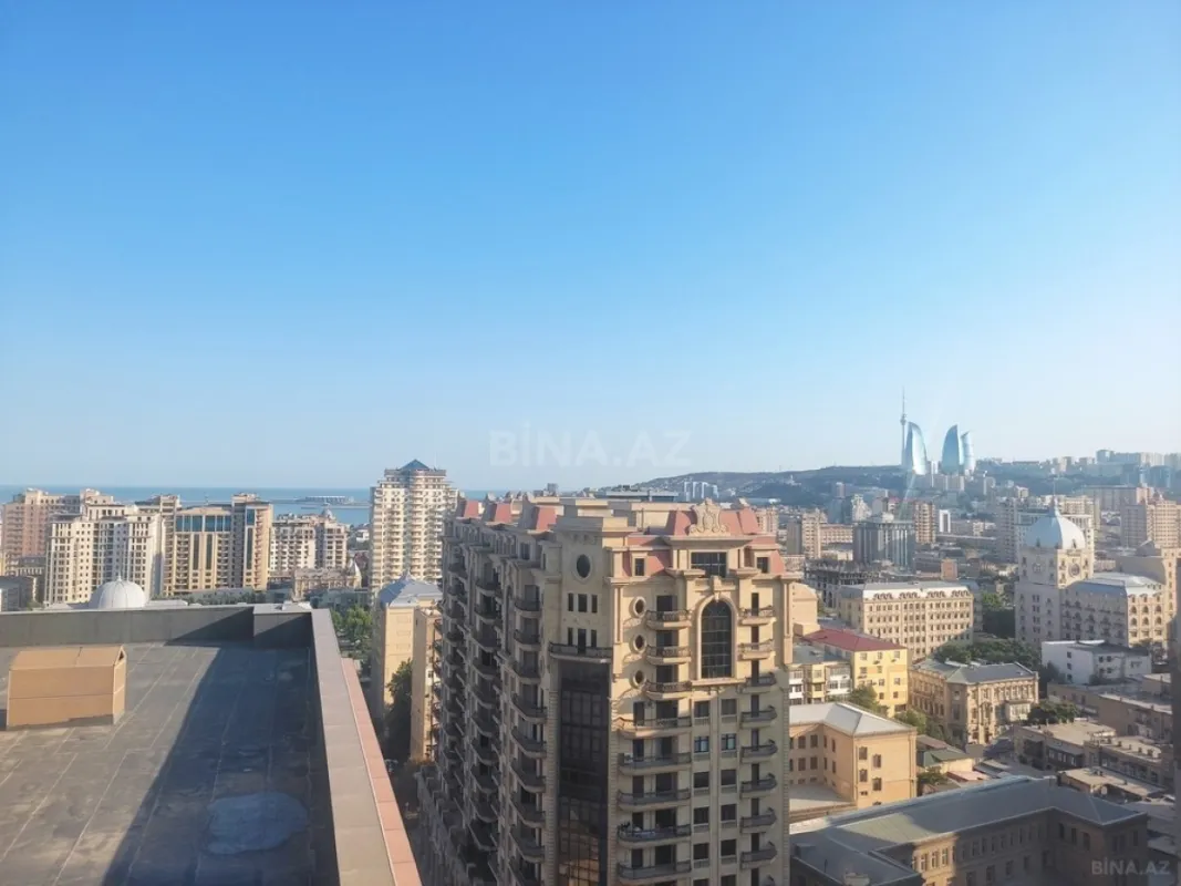 Satılır 4 otaqlı mənzil 312 m²