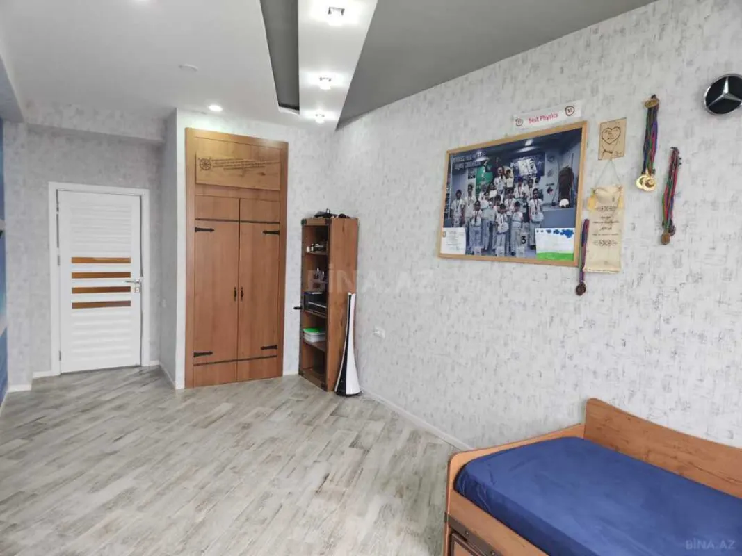 Satılır 3 otaqlı mənzil 125.5 m²