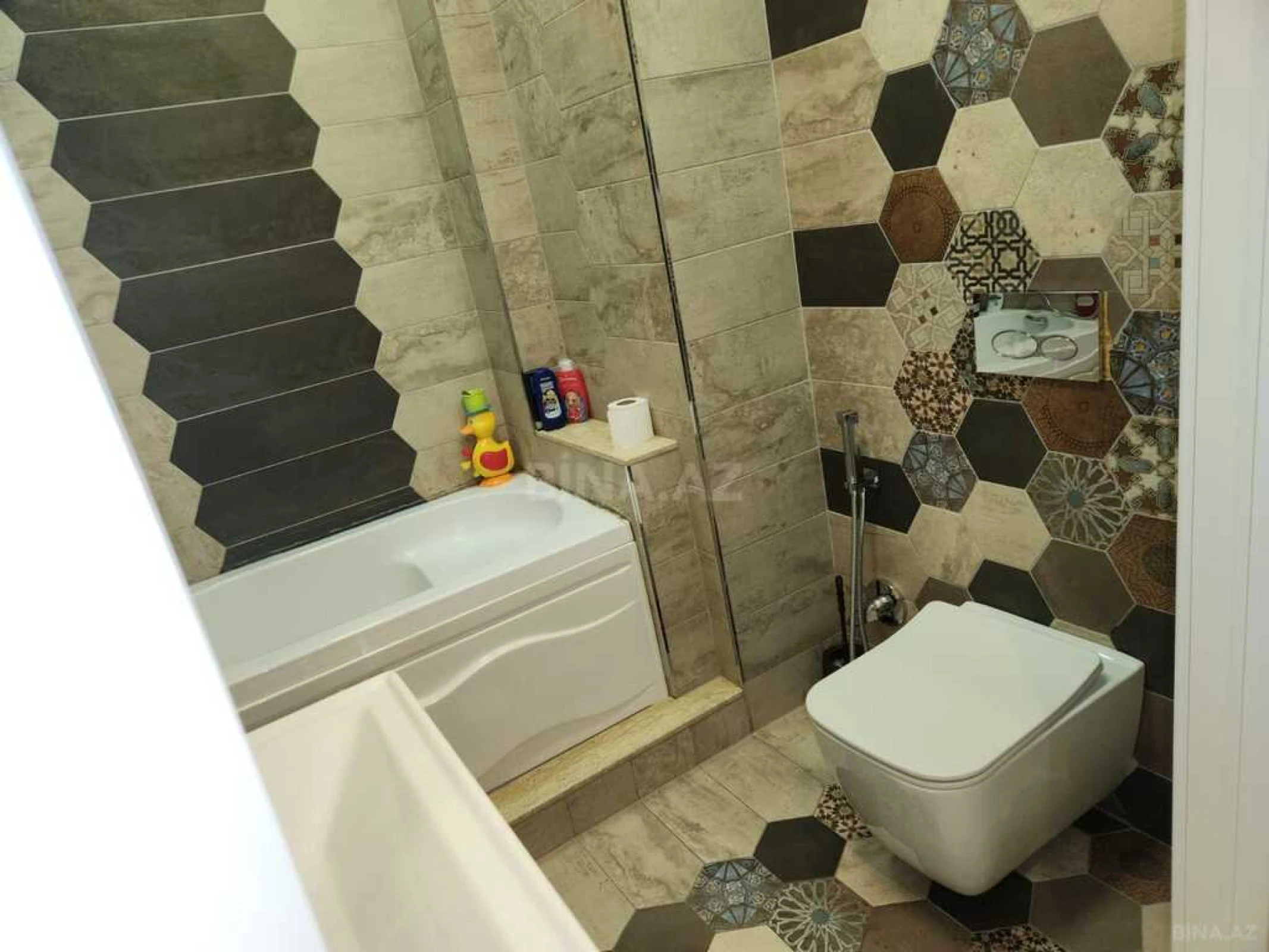 Satılır 3 otaqlı mənzil 125.5 m²