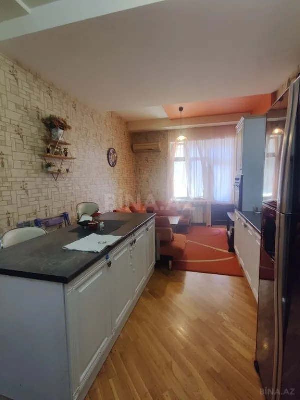 Satılır 3 otaqlı mənzil 140 m²