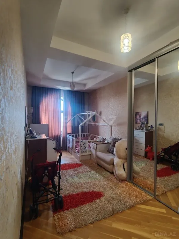 Satılır 3 otaqlı mənzil 140 m²