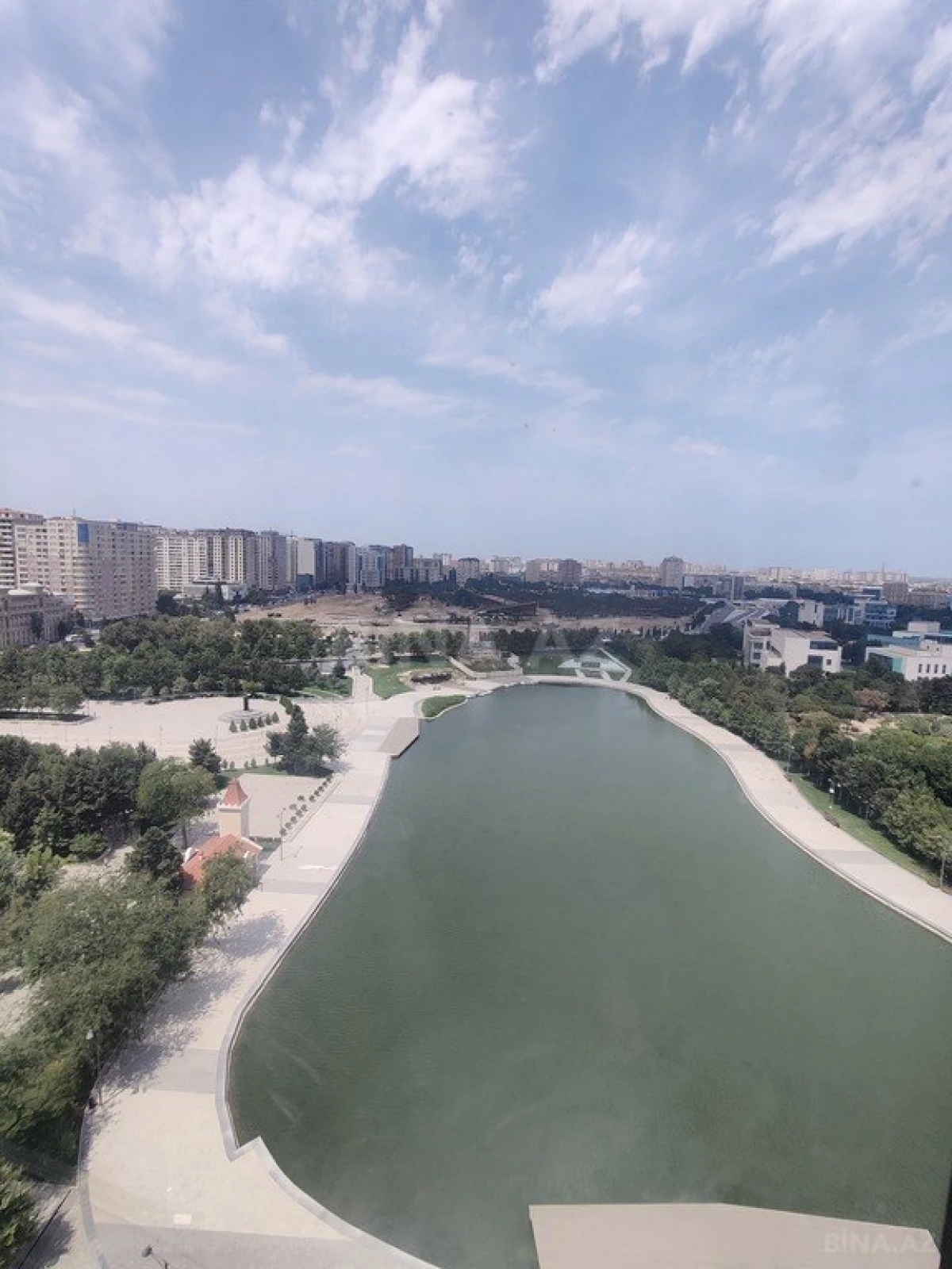 Satılır 3 otaqlı mənzil 140 m²