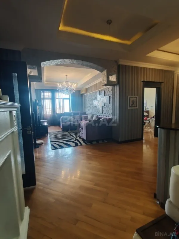 Satılır 3 otaqlı mənzil 140 m²