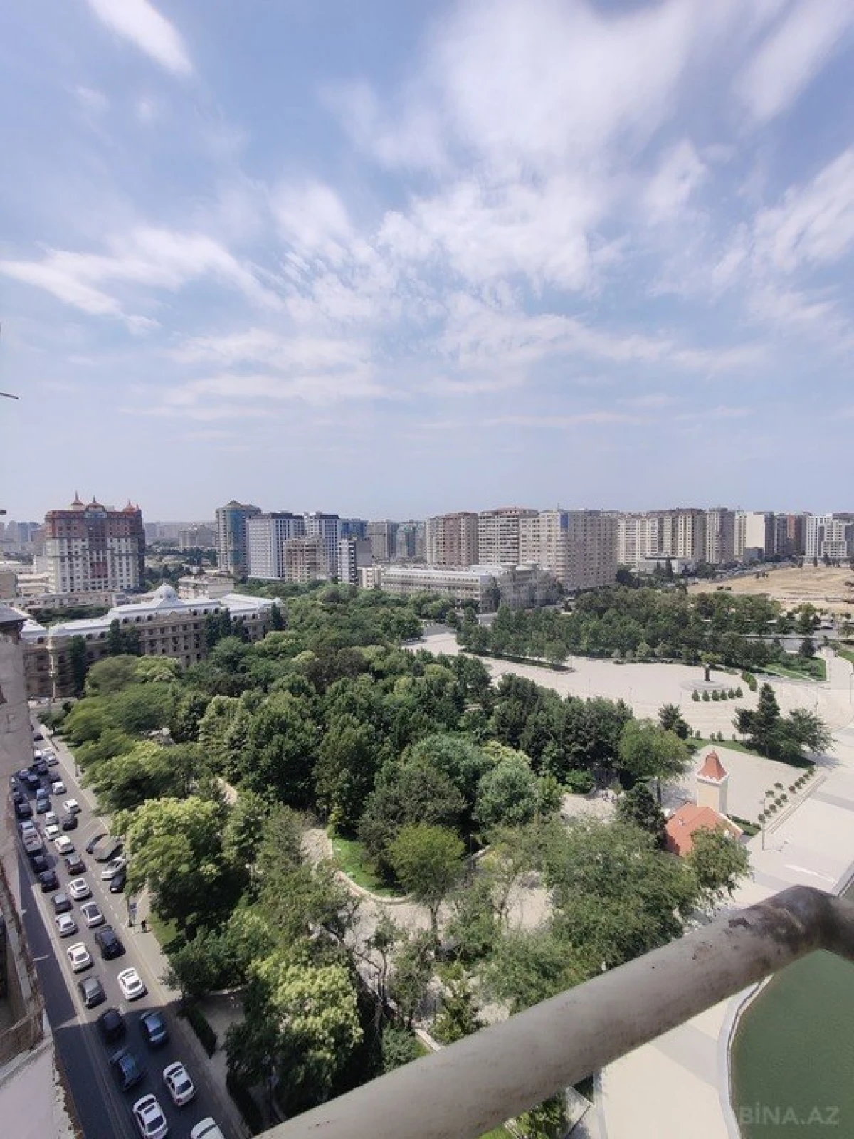 Satılır 3 otaqlı mənzil 140 m²