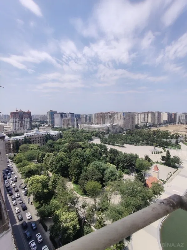 Satılır 3 otaqlı mənzil 140 m²