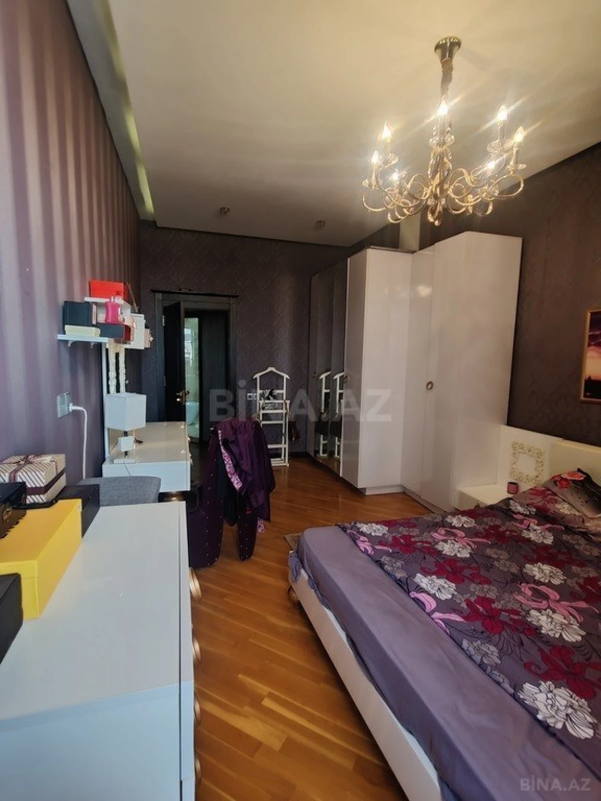 Satılır 3 otaqlı mənzil 140 m²