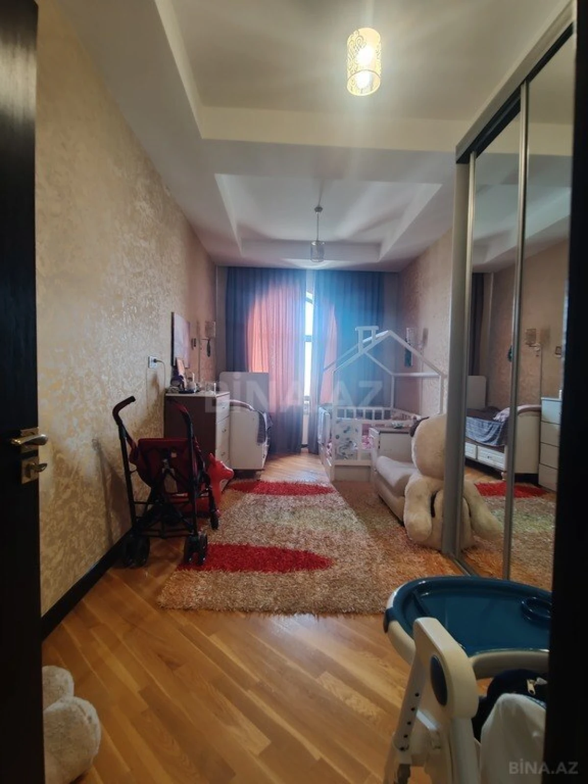 Satılır 3 otaqlı mənzil 140 m²