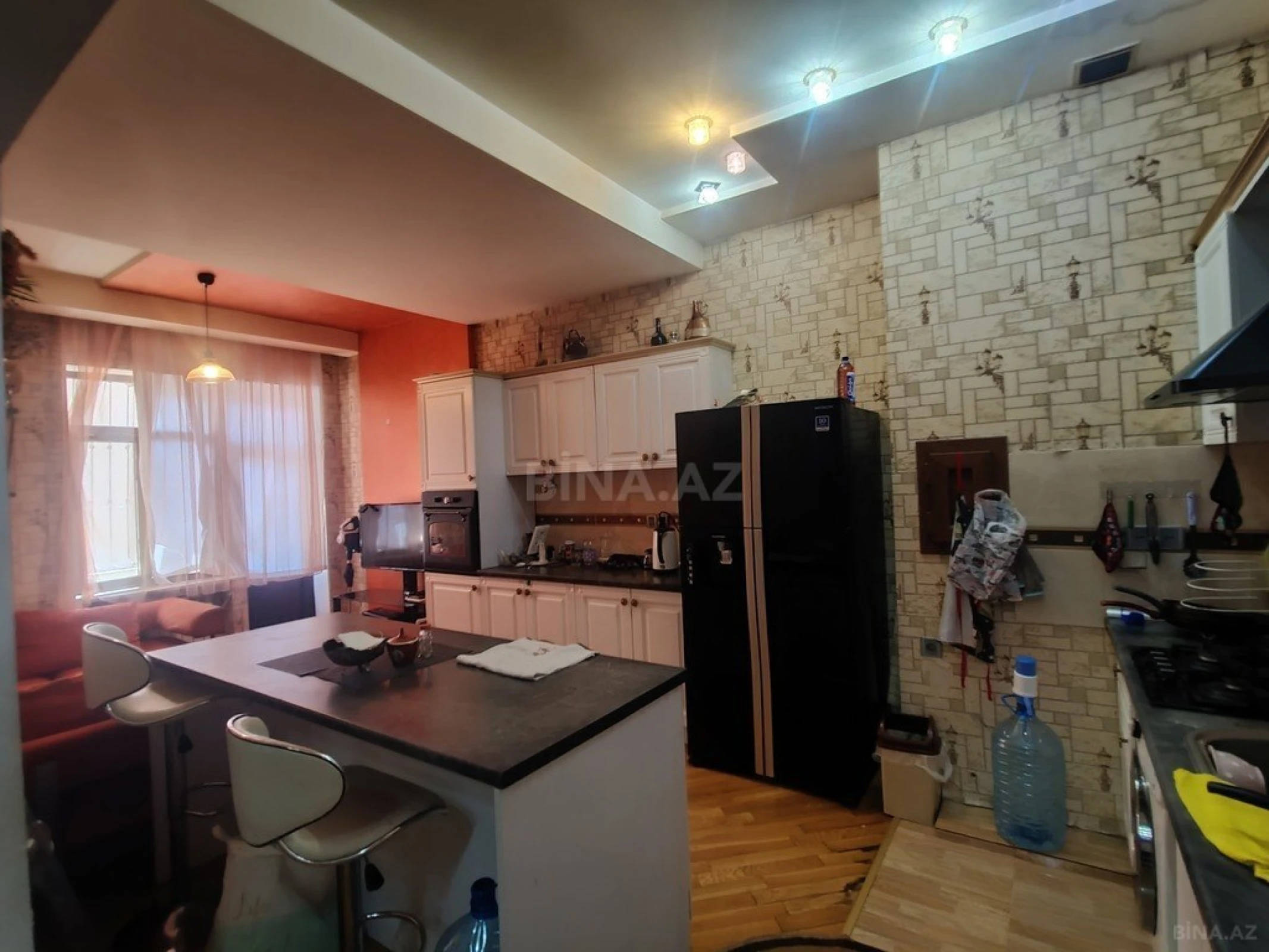 Satılır 3 otaqlı mənzil 140 m²