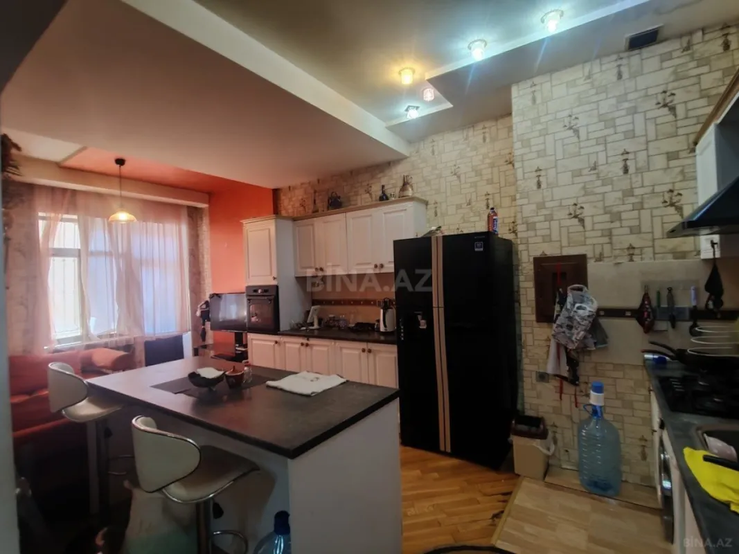 Satılır 3 otaqlı mənzil 140 m²