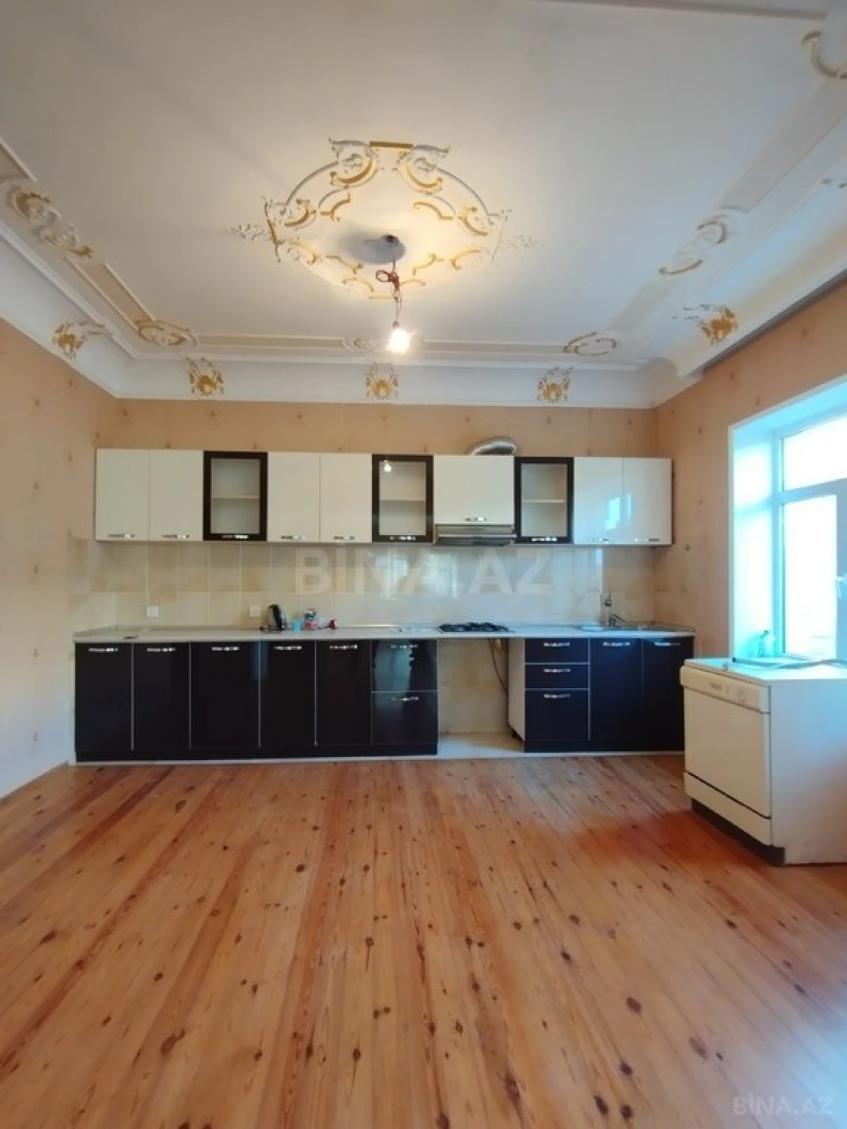 Satılır 6 otaqlı həyət evi 250 m²