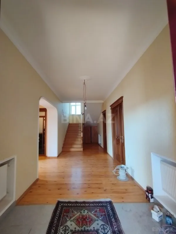 Satılır 6 otaqlı həyət evi 250 m²