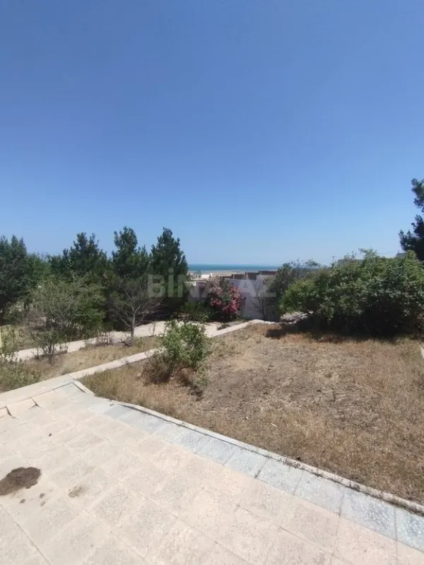 Satılır 6 otaqlı həyət evi 250 m²