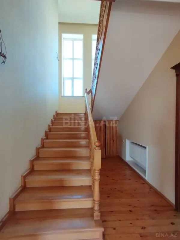 Satılır 6 otaqlı həyət evi 250 m²