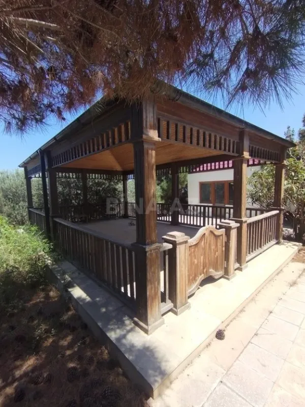 Satılır 6 otaqlı həyət evi 250 m²