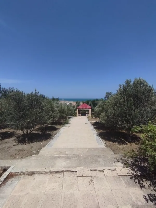 Satılır 6 otaqlı həyət evi 250 m²