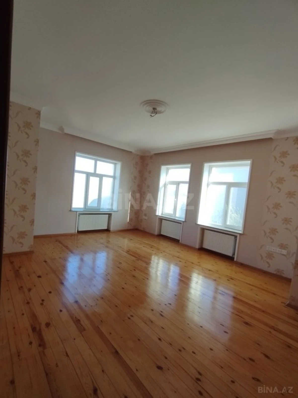 Satılır 6 otaqlı həyət evi 250 m²